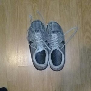 Nike kobe mentality 2 wolf grey (cool grey)